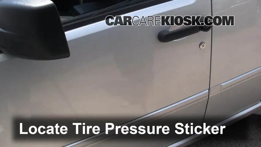 2011 Dodge Nitro Heat 3.7L V6 Tires & Wheels Check Tire Pressure